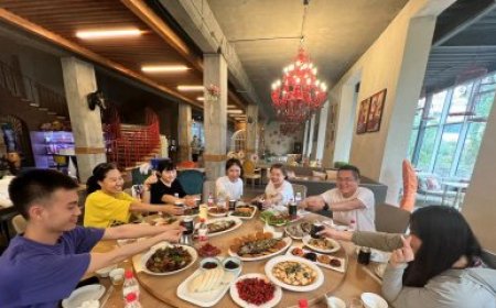 阳光正暖，不负时光，一路向前，未来可期！团建圆满结束